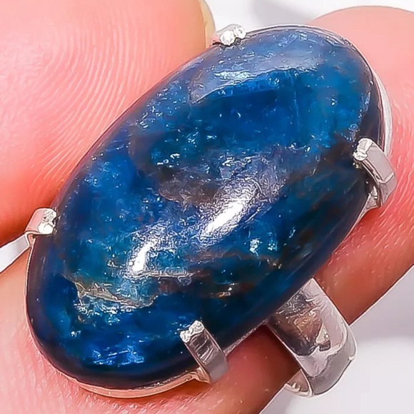 Rich blue apatite of a ring size 9 - Picture 2 of 2